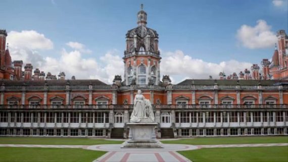 Du học Anh: Royal Holloway University of London một trong những trường đại học đầu tiên dành cho phụ nữ tại Anh