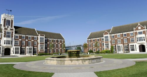 10 trường đại học có học phí đắt đỏ nhất nước Anh
