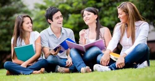 Nên tự cải thiện tiếng Anh tại Việt Nam hay đăng ký khóa học tiếng Anh ở Mỹ?