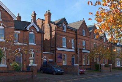 Du Học Anh: Tìm Hiểu Mander Portman Woodward – Một Trong Những Trường Dự Bị Đại Học Hàng Đầu Tại Anh Quốc