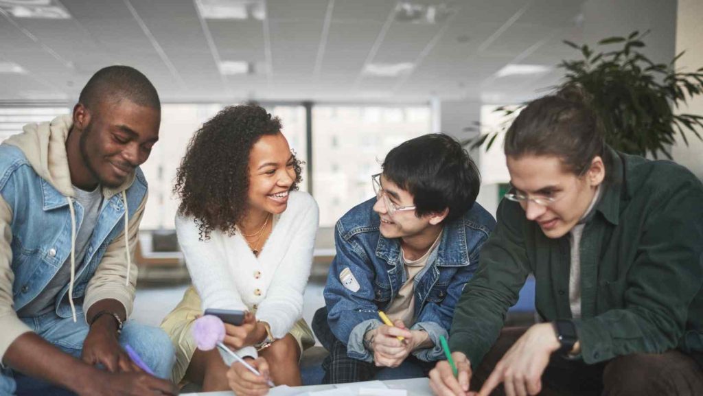 du học Thụy Sĩ giao tiếp vui vẻ