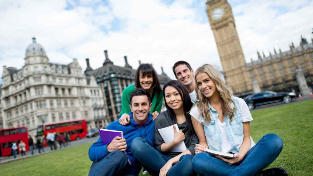 Đi du học cùng bạn bè bốn phương