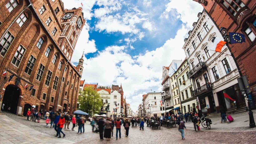 Khám phá nền văn hóa đặc sắc và nền kinh tế vượt trội khi du học Ba Lan