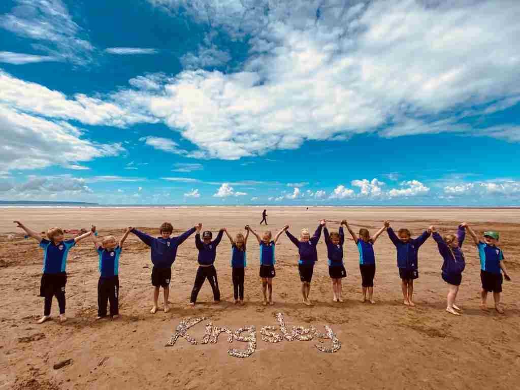 Trường có một cộng đồng nội trú sôi động nằm ở trung tâm của Kingsley School Bideford