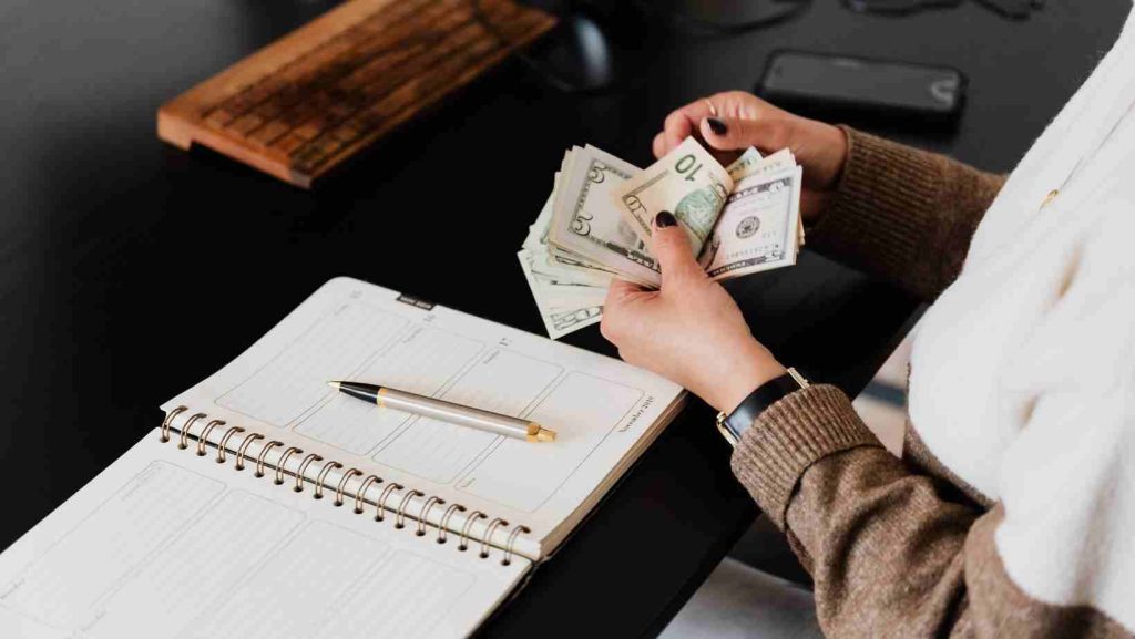 Chi phí du học Mỹ đừng quên các khoản như tiền nhà, ăn uống,...