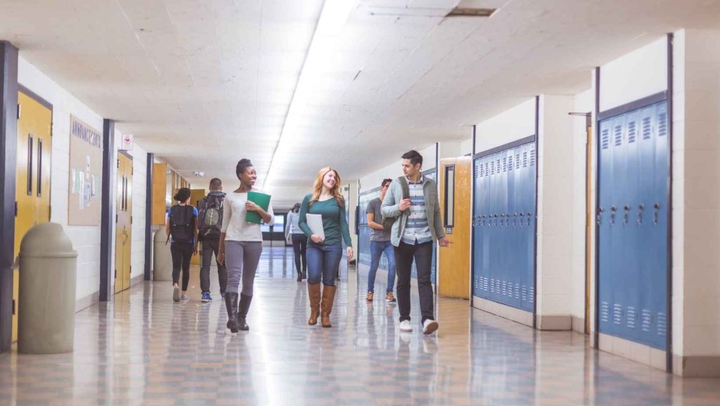 Tìm hiểu du học từ bậc trung học các nước điển hình cùng EduTrust nha bạn