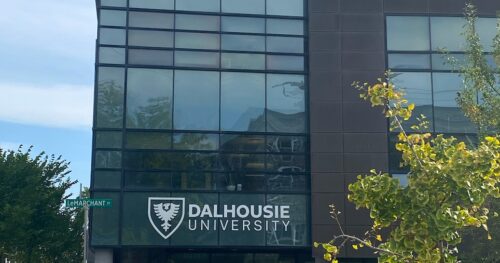 DU HỌC CANADA: DALHOUSIE UNIVERSITY TẠI TỈNH BANG NOVA SCOTIA