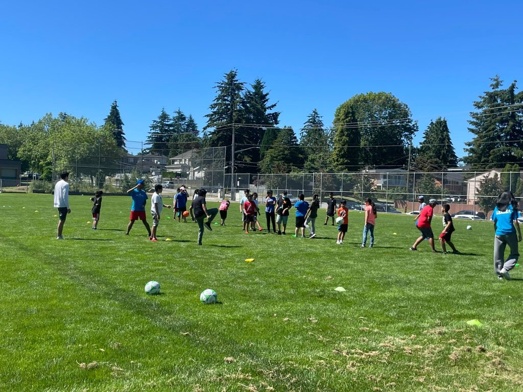 Surrey Schools có hơn 74.000 học sinh tiểu học và trung học