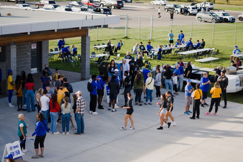 University Of Lethbridge nghĩa là Hãy có ánh sáng.