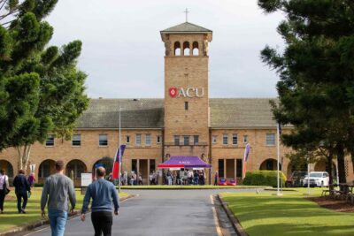 DU HỌC ÚC: VỚI AUSTRALIAN CATHOLIC UNIVERSITY DU HỌC TRƯỜNG CÔNG GIÁO HOÀN TOÀN CÓ THỂ