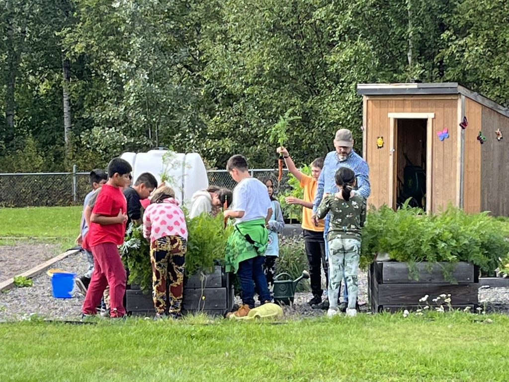 Coast Mountains School District là một cộng đồng rộng lớn