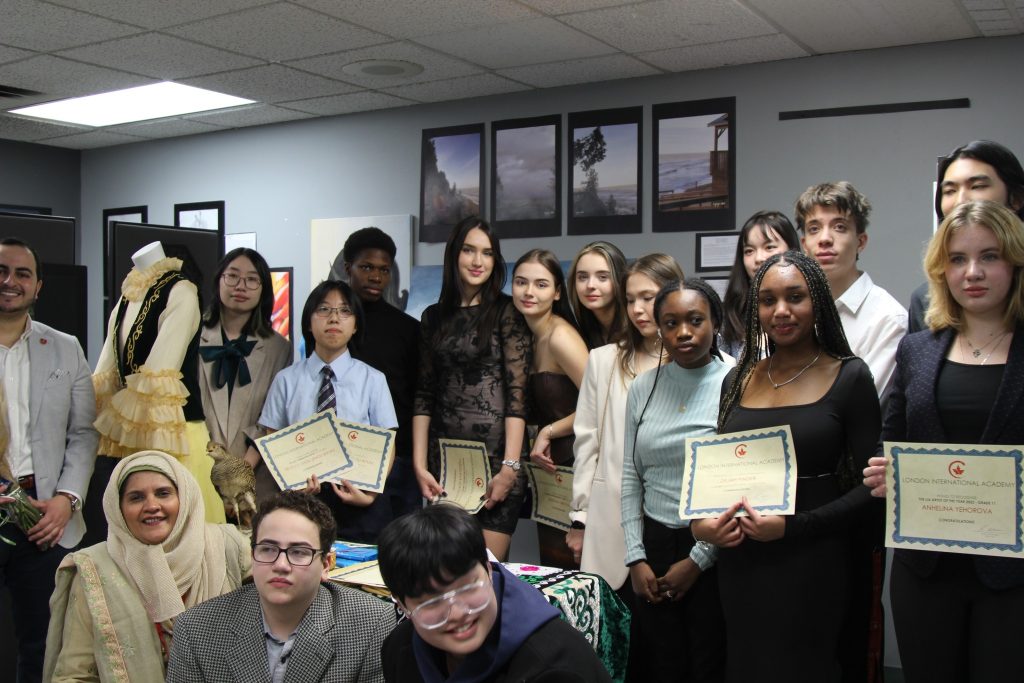 London International Academy thông báo học phí trên website