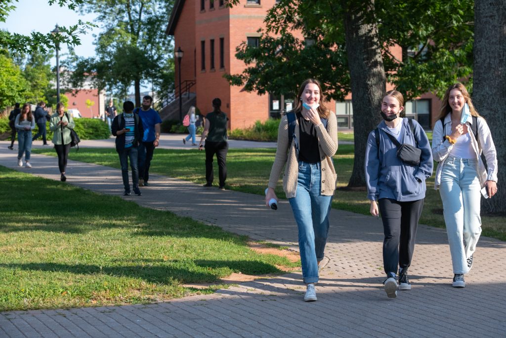 University of Prince Edward Island hỗ trợ sinh viên đầy đủ