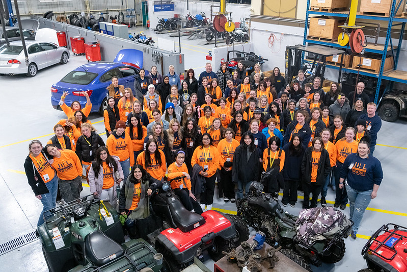 New Westminster School có số lượng học sinh lớn