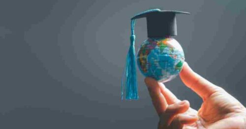 Du học EduTrust: Nên tự thực hiện thủ tục du học hay qua trung tâm du học