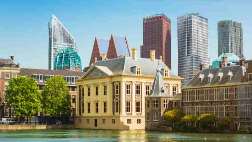 Du học Hà Lan trường đại học có thể hỗ trợ bạn mở tài khoản ngân hàng