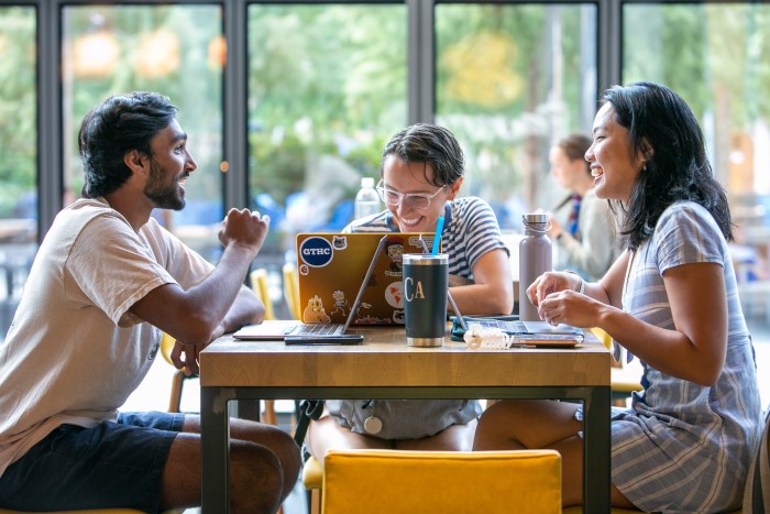 Duke University có nhiều trường học trực thuộc