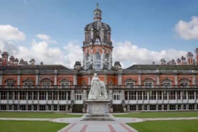 Du học Anh: Royal Holloway University of London một trong những trường đại học đầu tiên dành cho phụ nữ tại Anh