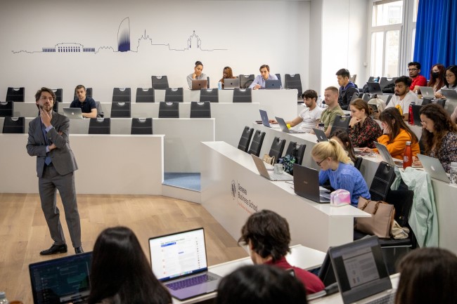 Geneva Business School chương trình thạc sĩ rất thiết thực