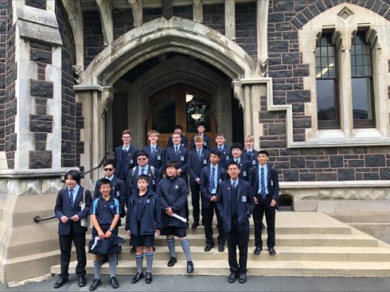 Nhiều thế hệ học sinh nam xuất sắc học tập tại King's High School