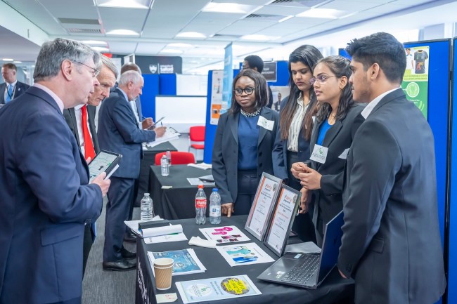 University Of Hertforshire thiết kế đa dạng các loại học bổng