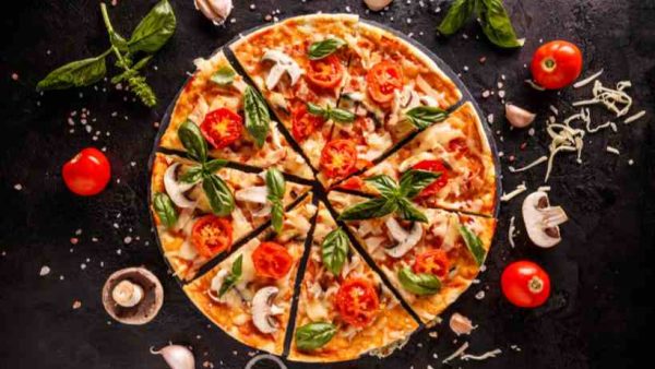 Du học EduTrust mời bạn thưởng thức những lát pizza ngon