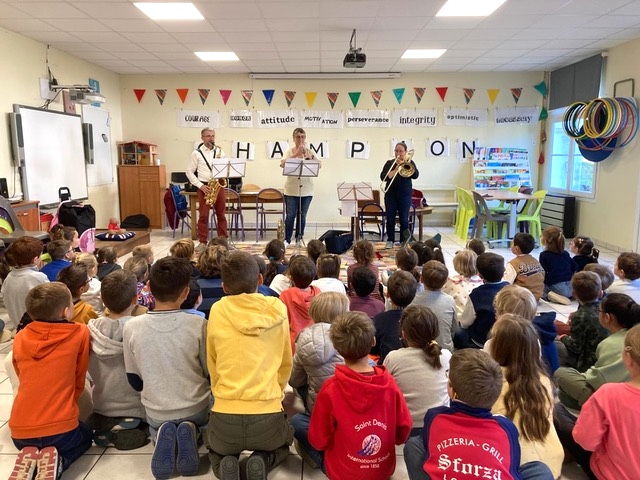 Cuộc sống của học sinh tại Saint Denis International School thật vui vẻ và hạnh phúc