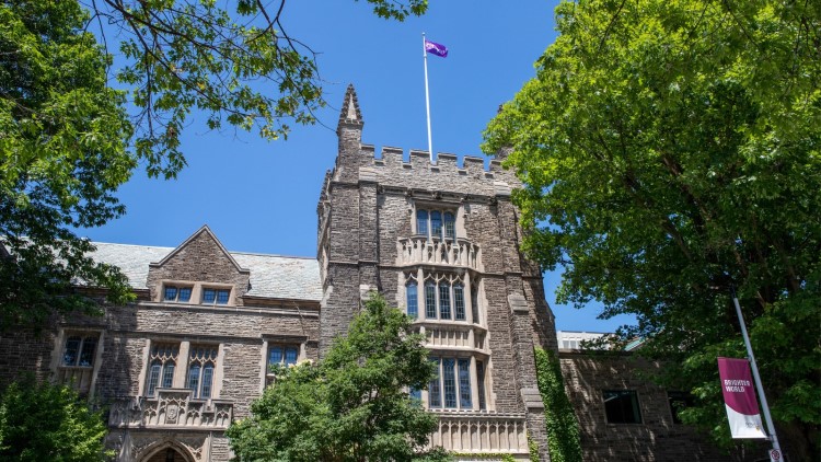 McMaster University có kiến trúc cổ kính tuyệt đẹp