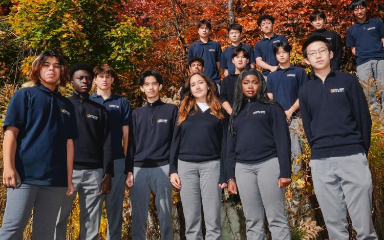 Nhóm học sinh Royal Crown School