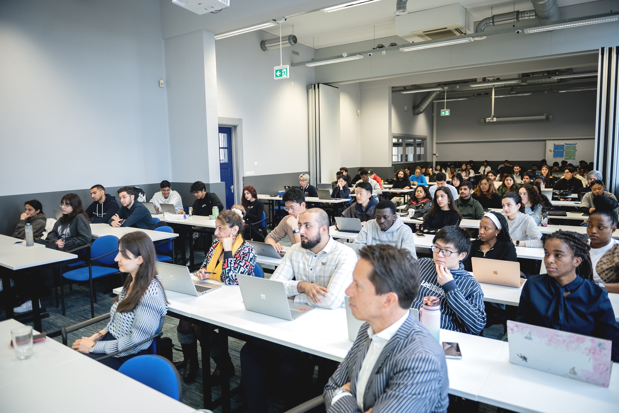 Sinh viên trong giảng đường Wittenborg University