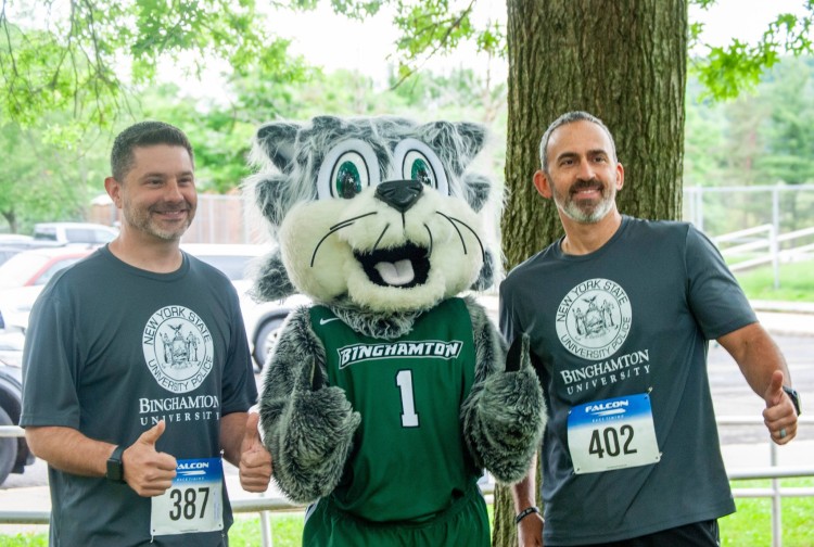 Binghamton University có linh vật là con mèo