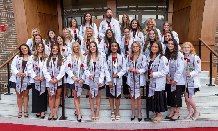 Nhóm nữ sinh của trường ELON University