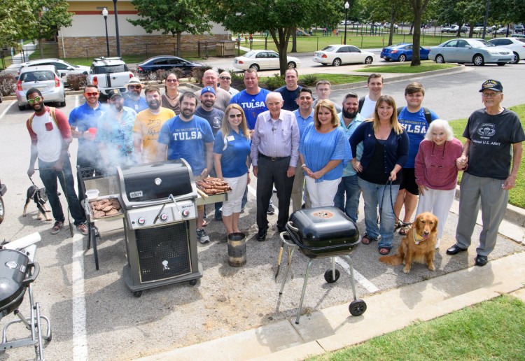 The University of Tulsa nhóm sinh viên với buổi party ngoài trời