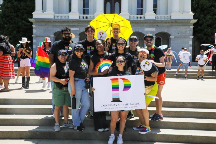 University of the Pacific sinh viên ủng hộ phong trào LGBT