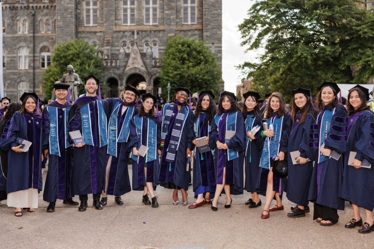 Sinh viên Georgetown University trong lễ tốt nghiệp