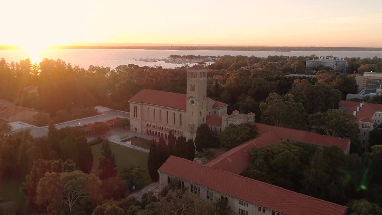 Khuôn viên The University of Western Australia rất lãng mạn