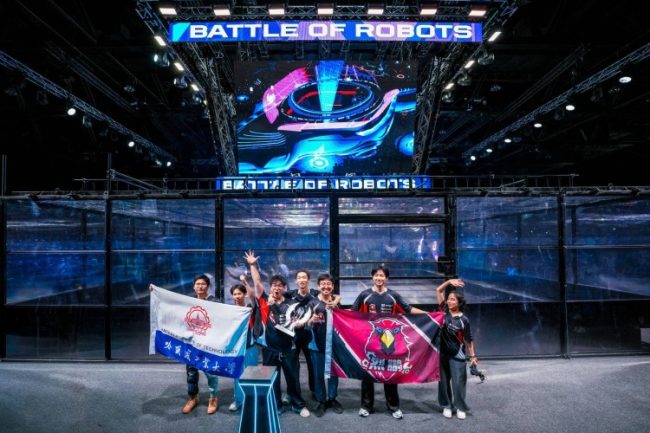 Nhóm sinh viên Viện Công nghệ Cáp Nhĩ Tân tham gia giải đấu