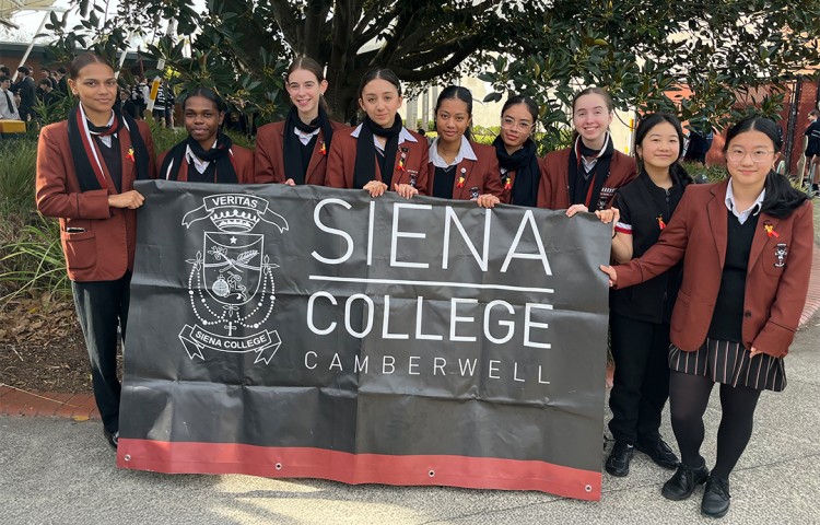 Nhóm sinh viên nữ Siena College