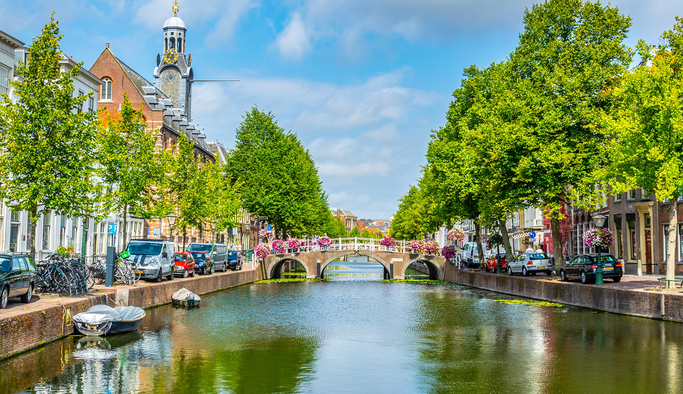Leiden's canals - Discover the history of Leiden - Holland.com